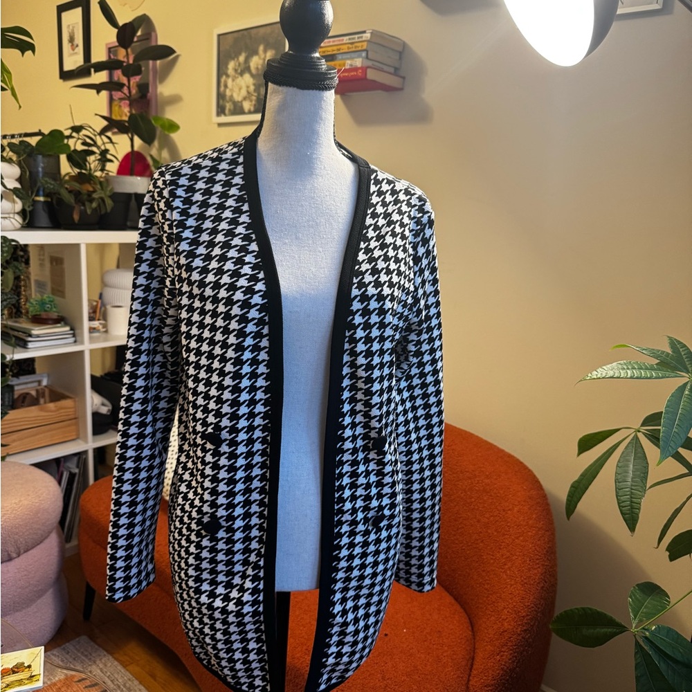 Stylish Black and White Houndstooth Women's Overshirt